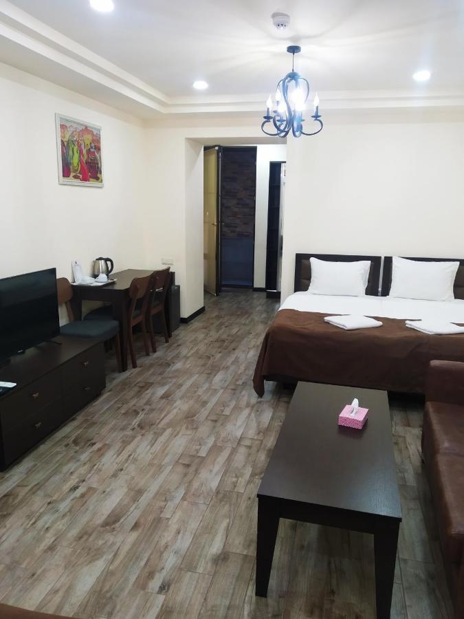 Boutique Living Hotel Ереван Екстериор снимка