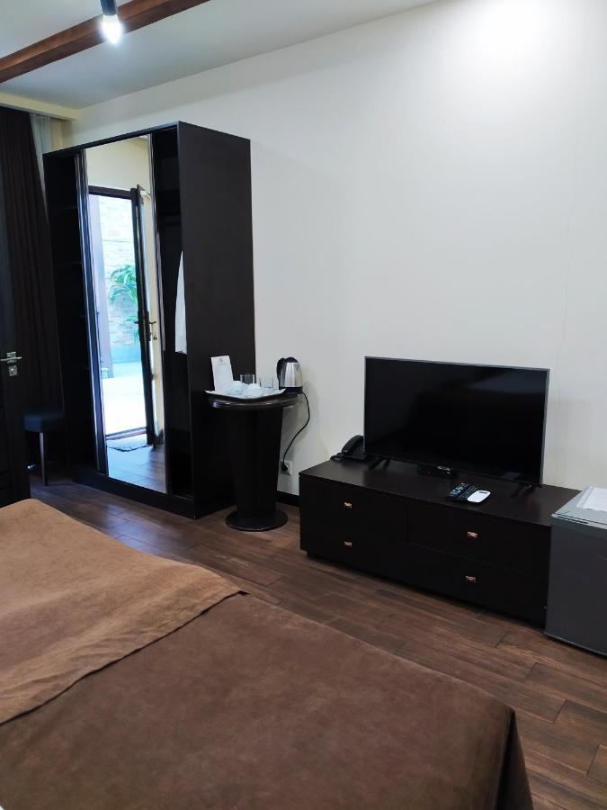 Boutique Living Hotel Ереван Екстериор снимка